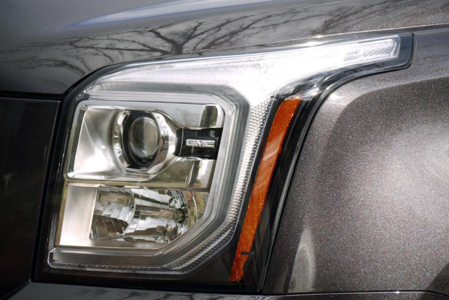  GMC Yukon Denali 2015 года  (фото 40 из 52)
